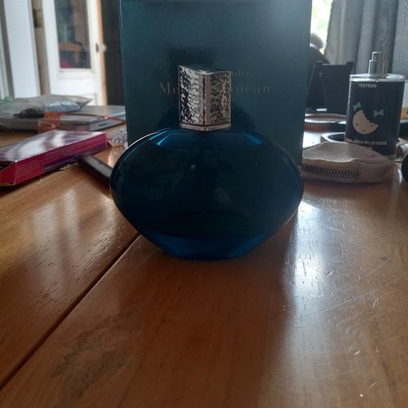 Elizabeth Arden - Picture 2 of 3